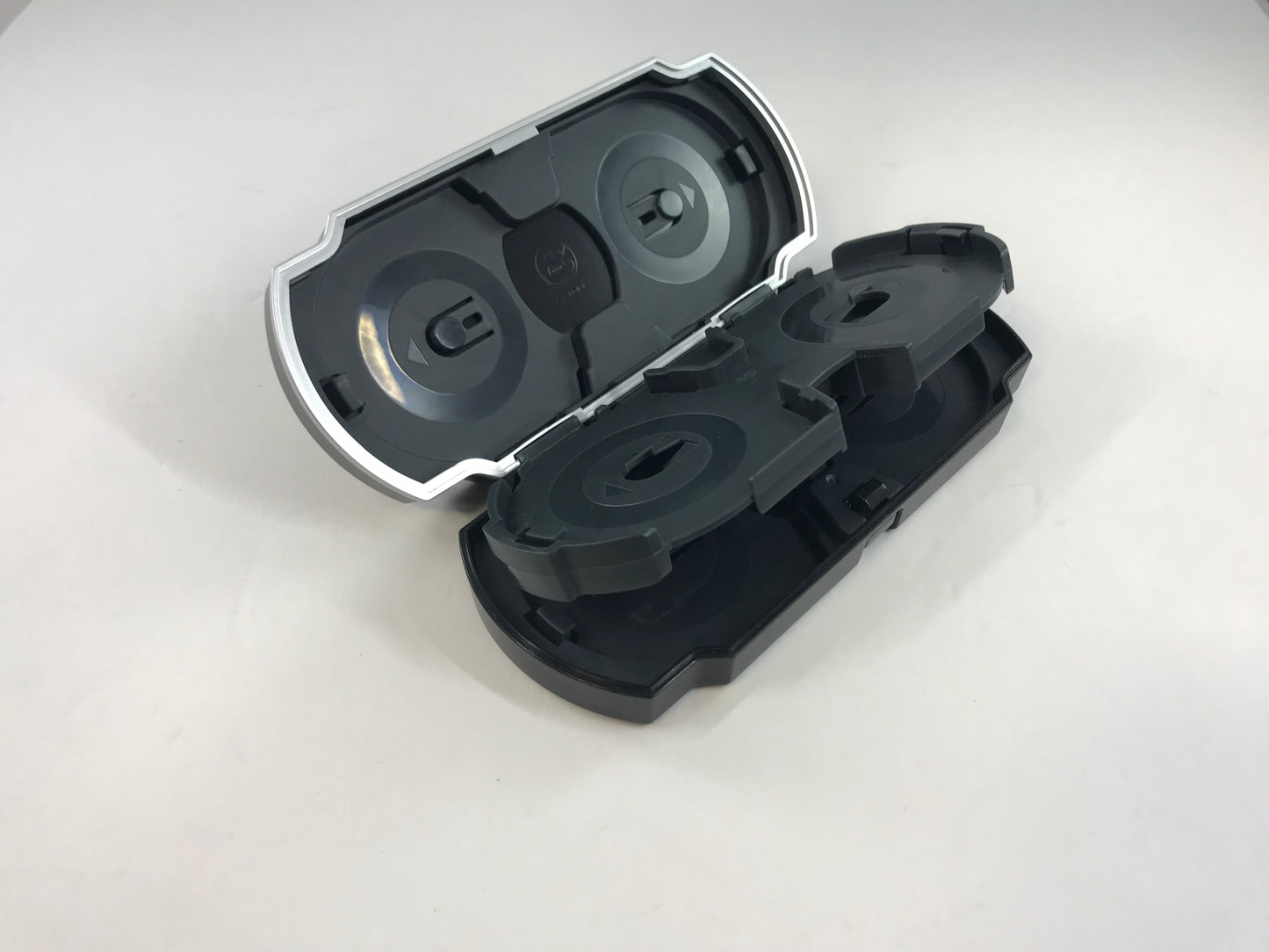 GameStop PSP UMD Hard Shell Travel Case Holds Up To 8 UMD Discs