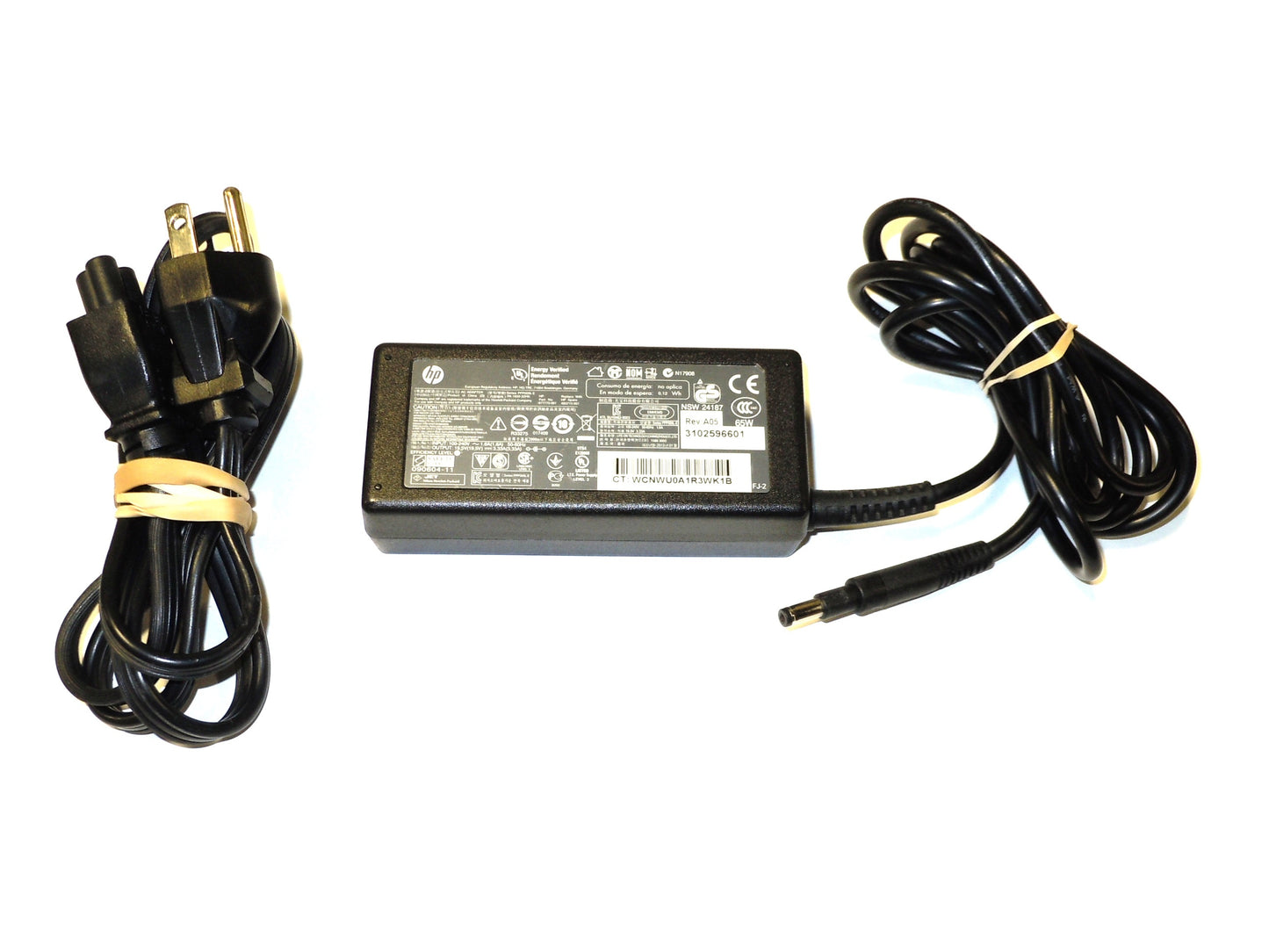 Genuine HP 65W 19.5V Notebook AC Power Adapter Charger PPP009L-E 677770-001