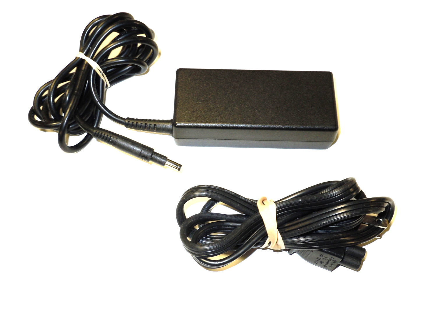 Genuine HP 65W 19.5V Notebook AC Power Adapter Charger PPP009L-E 677770-001