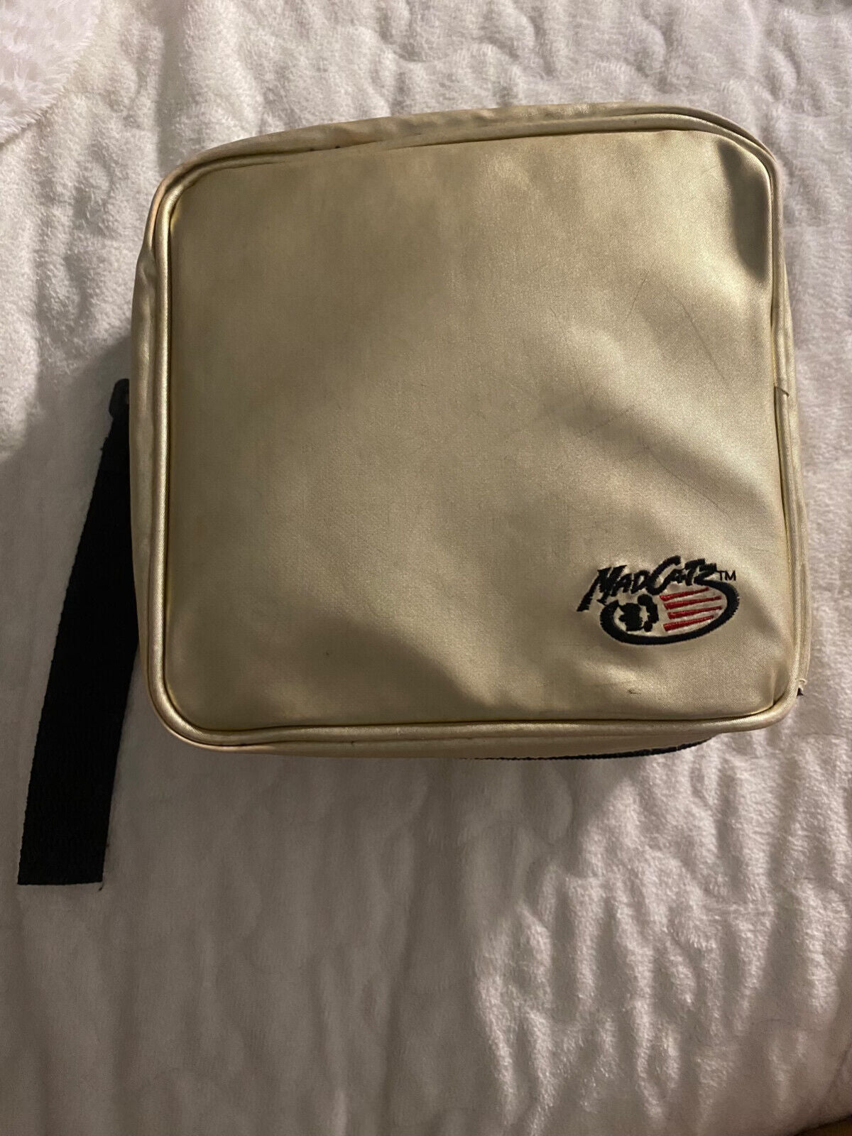 Mad Catz Vintage Nintendo Game Boy Carrying Case - Gold