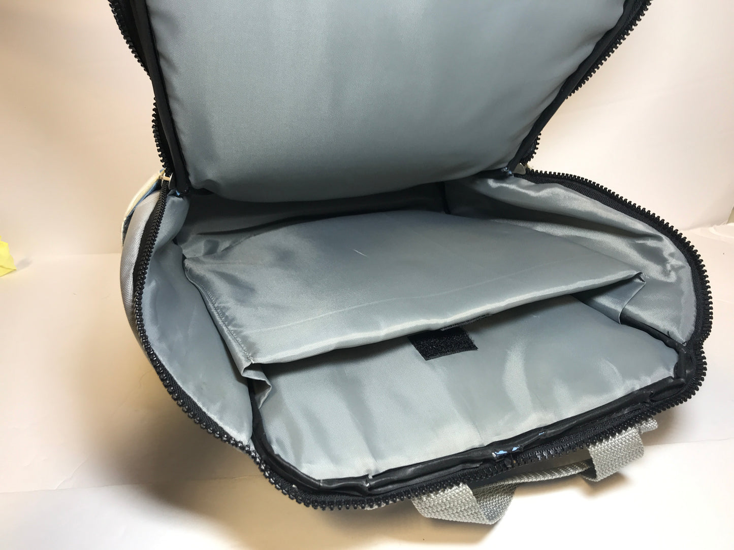 Nintendo Wii dreamGear Carry Travel Backpack bag for Console & Accessories